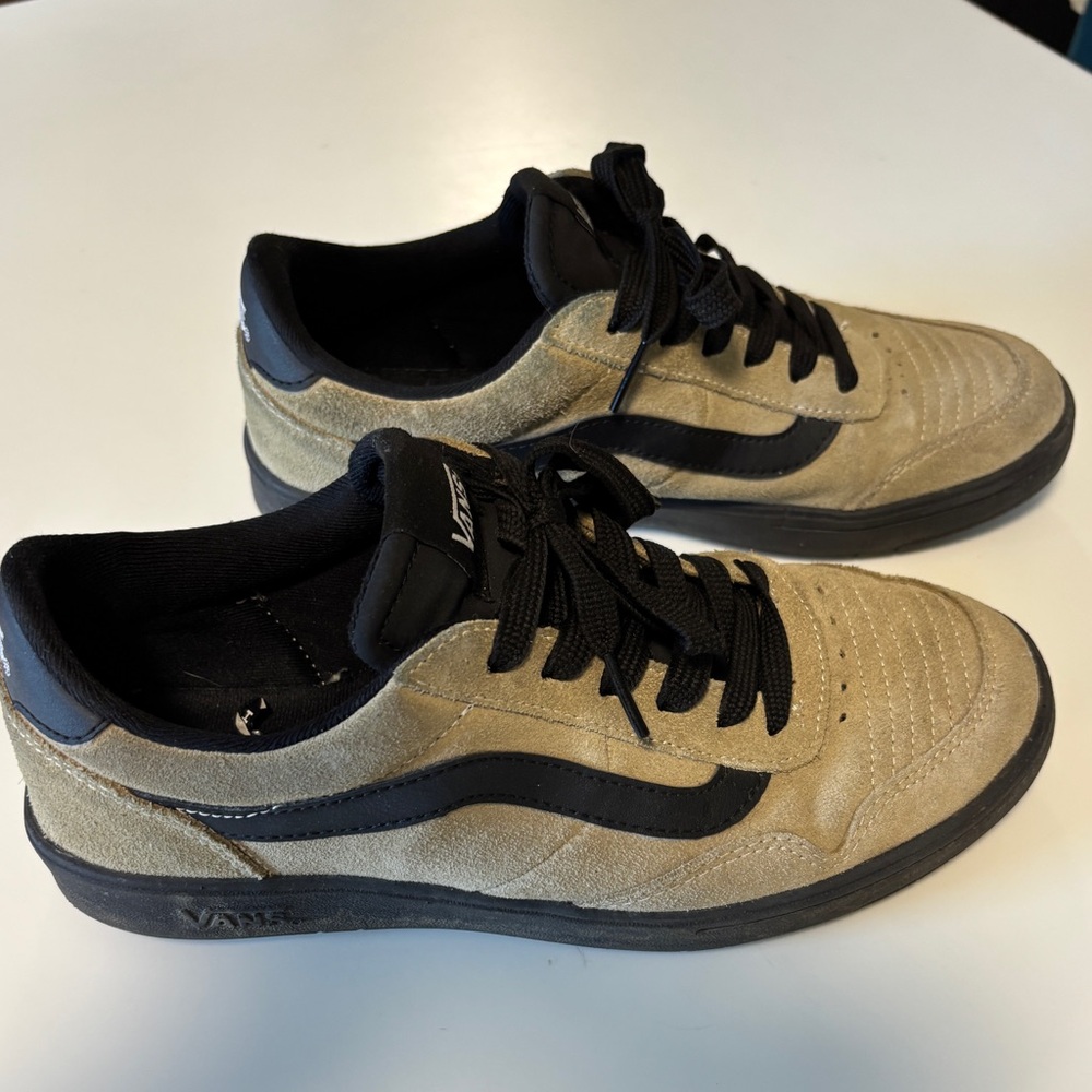 Vans Black and Tan Sneakers. Mens size 6, Women’s size 7.5